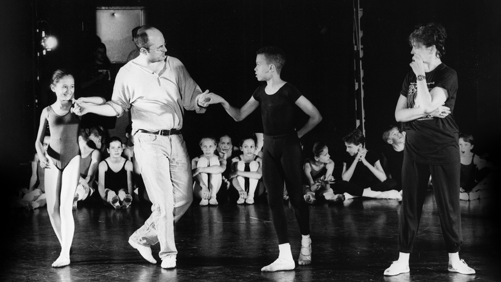 Choreographer James Kudelka in the creation process, rehearsing students from Canada’s National Ballet School, 1995. Photo by Cylla von Tiedemann.