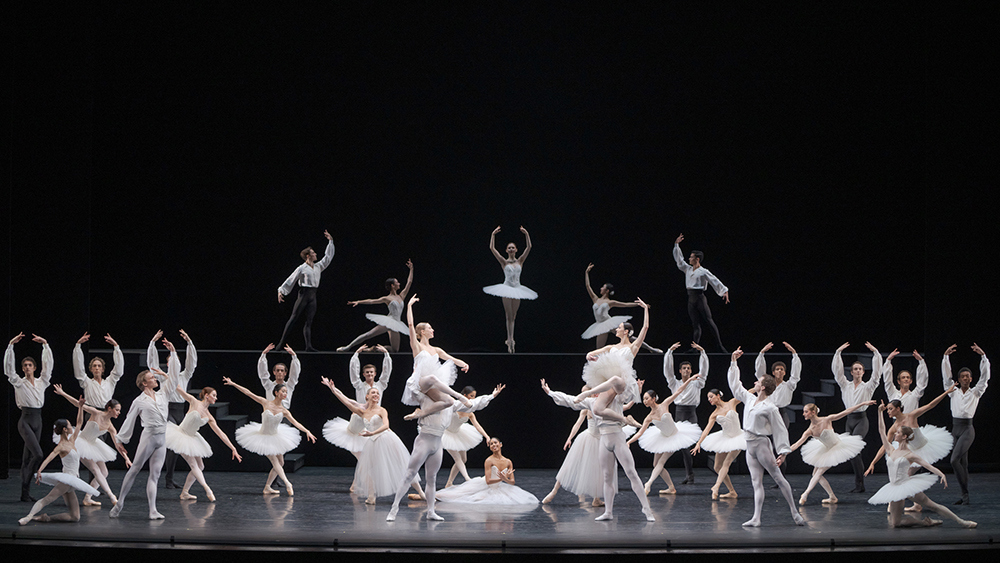 Artists of the Ballet in Suite en Blanc. Photo by Karolina Kuras.
