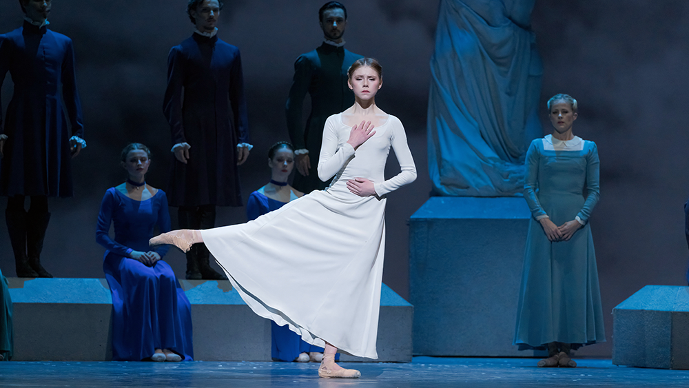 Isabella Kinch with Artists of the Ballet